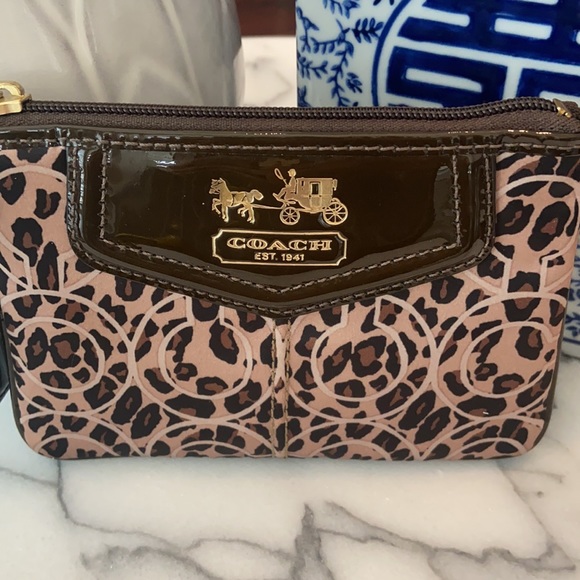 Coach wristlet - Picture 2 of 9